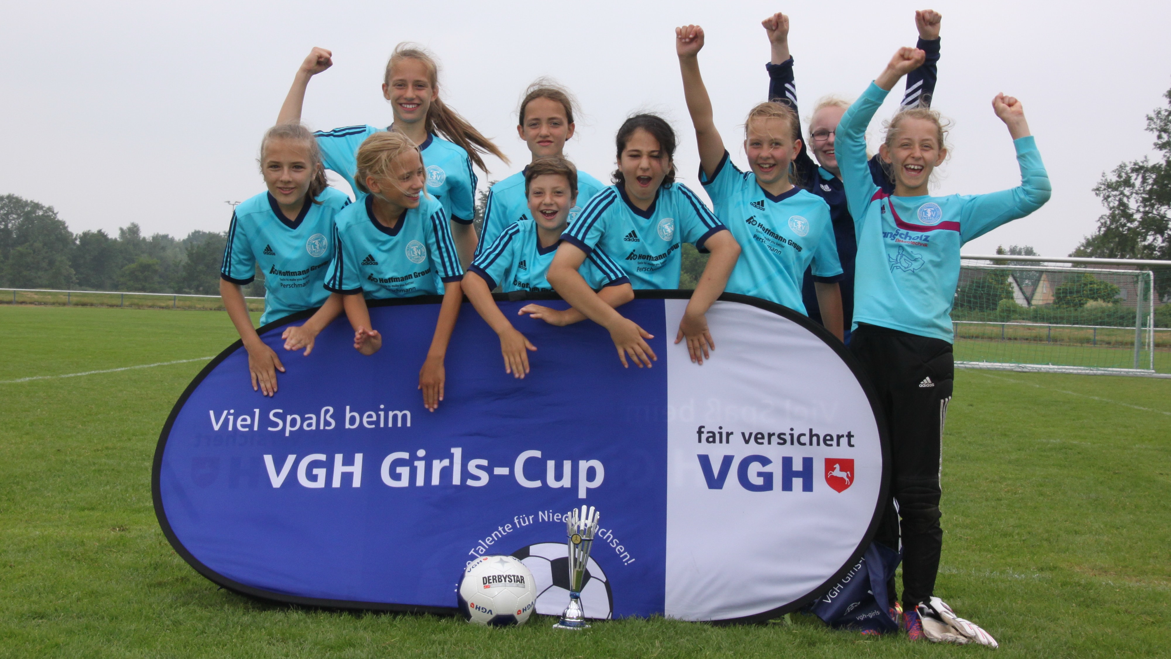 files/LTSV_Bilder/fussball/Jugend Fussball/Maedchen/D-Juniorinnen vom LTSV und Viertefinalisten VGH Cup.JPG